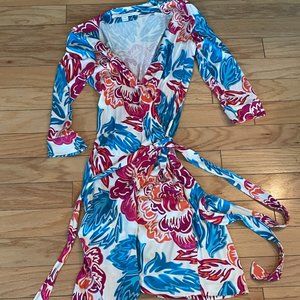 DVF wrap dress size 6